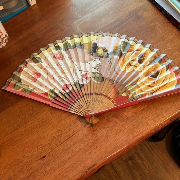 Truly exquisite wood and paper vintage fan, handmade in Spain! - Picture 16 of 16